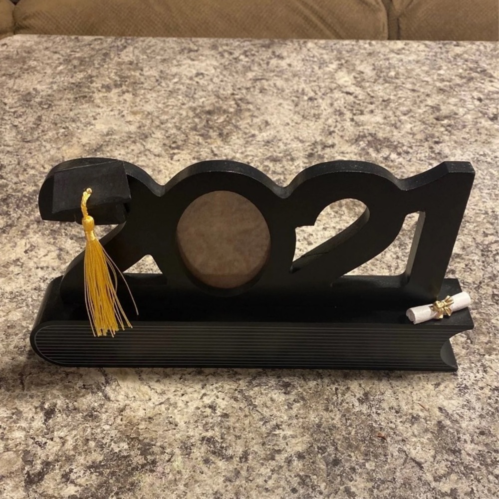 2021 Graduation picture holder